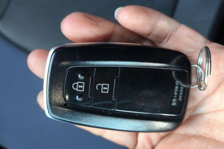 丰田C-HR 2018款 2.0L 领先天窗版 国VI中控内饰11