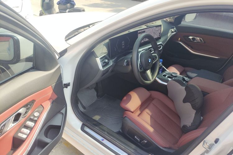 宝马3系 2023款 325i M运动套装中控内饰7003