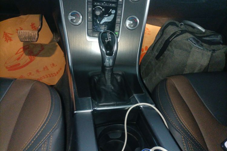 沃尔沃XC60 2015款 T5 AWD 智远版中控内饰18
