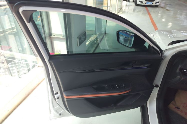 长安UNI-V 智电iDD 2023款 智电iDD 1.5T 113km智酷型中控内饰7007