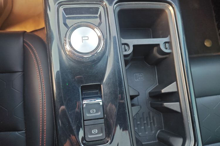 哈弗大狗 2021款 1.5T DCT两驱马犬版中控内饰18