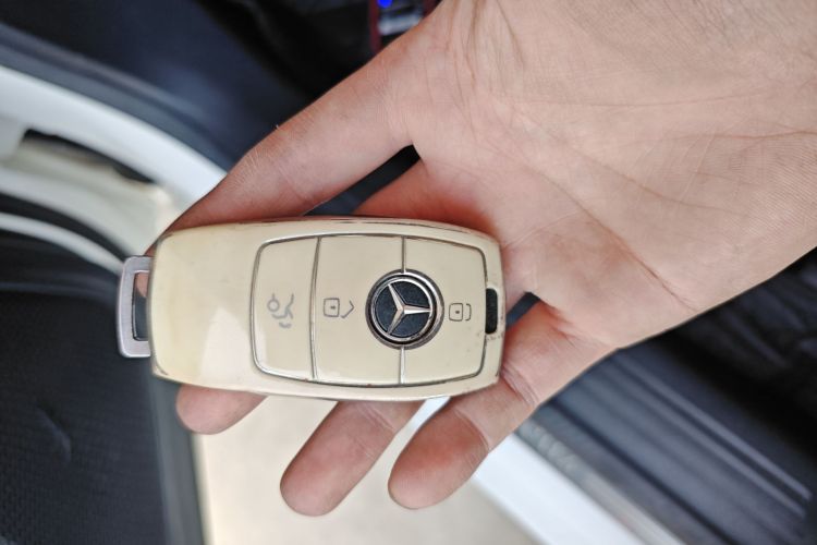 奔驰A级 2020款 A 180 L 运动轿车中控内饰11