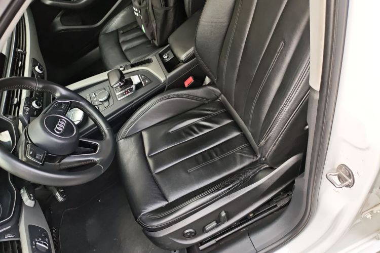 奥迪A4L 2017款 40 TFSI 进取型中控内饰19