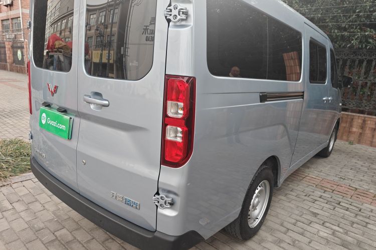 五菱汽车 五菱扬光 2024款 300KM 舒适型客车版 75kW车身外观7