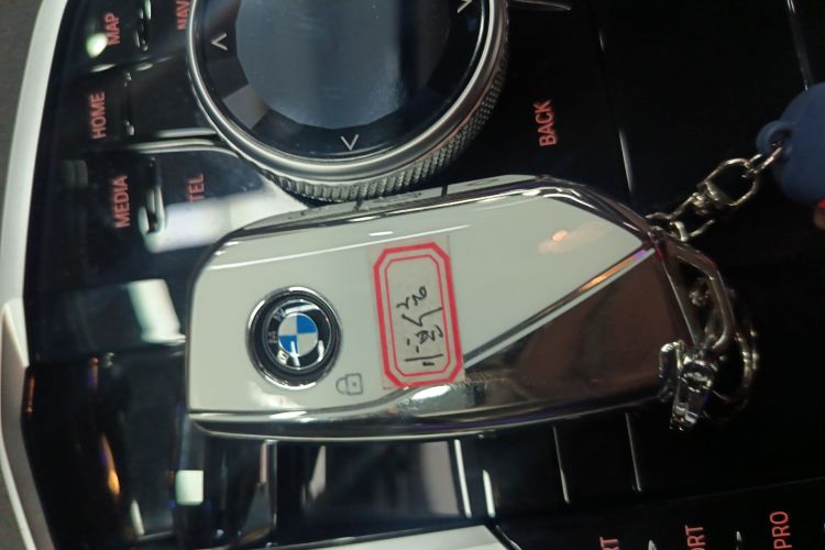 宝马X5 2025款 xDrive 30Li 尊享型M运动曜夜套装中控内饰11