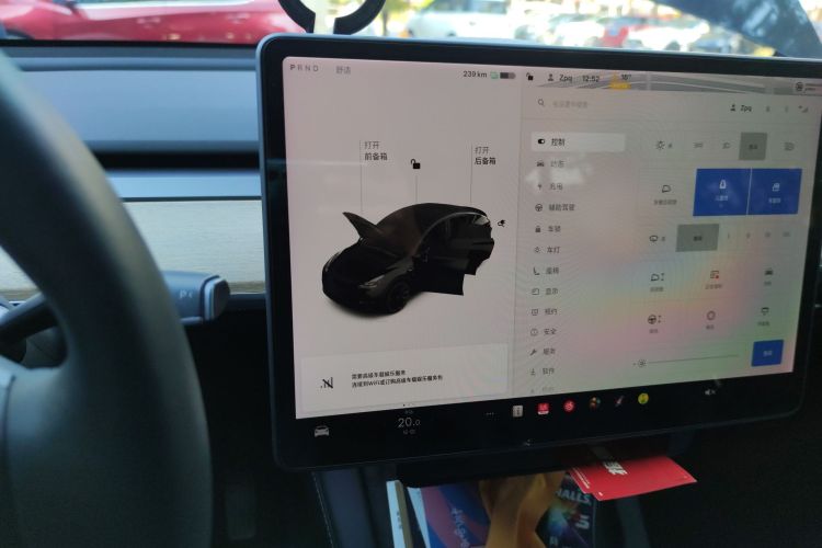 特斯拉 Model Y 2021款 标准续航后驱版中控内饰14