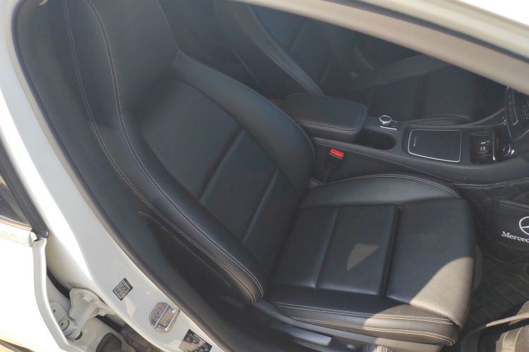 奔驰GLA 2018款 GLA 200 动感型局部细节41