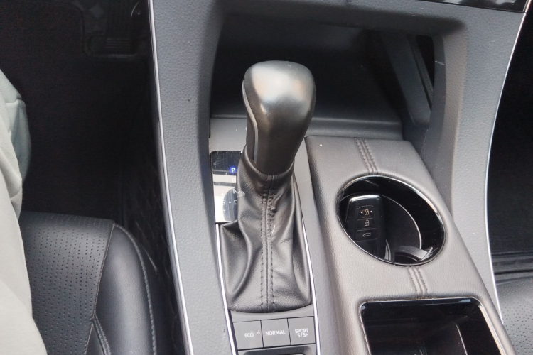 丰田 亚洲龙 2021款 2.5L 豪华版中控内饰18