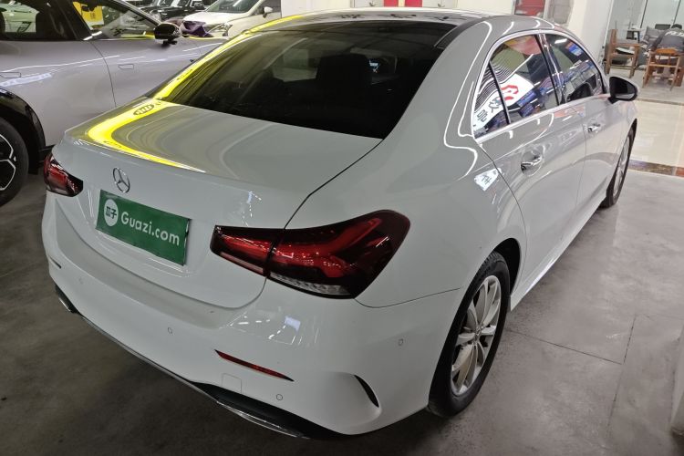 奔驰A级 2021款 A 200 L 运动轿车时尚型车身外观7