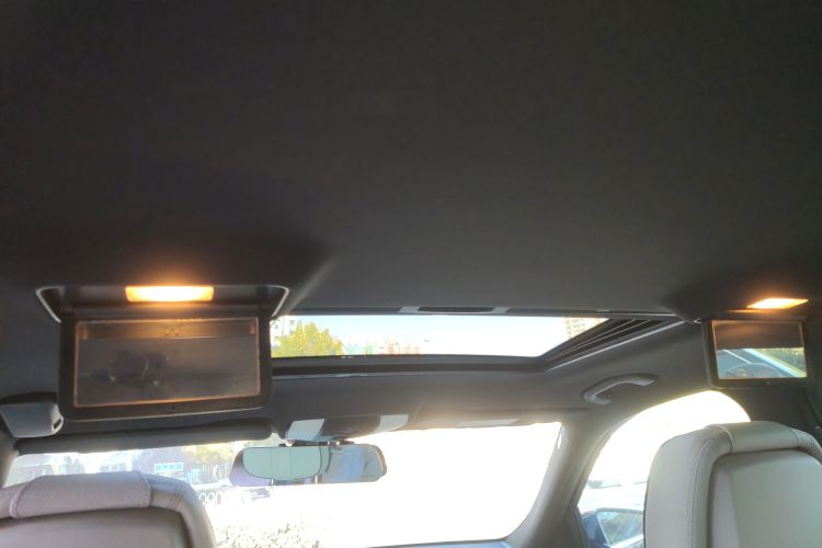 奔驰E级 2015款 E 260 L 运动型中控内饰22