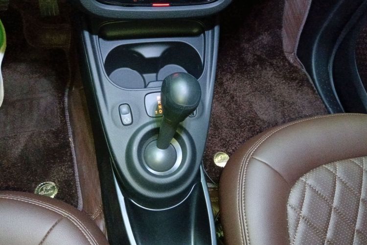 smart fortwo 2019款 0.9T 66千瓦硬顶风擎版 国VI局部细节18