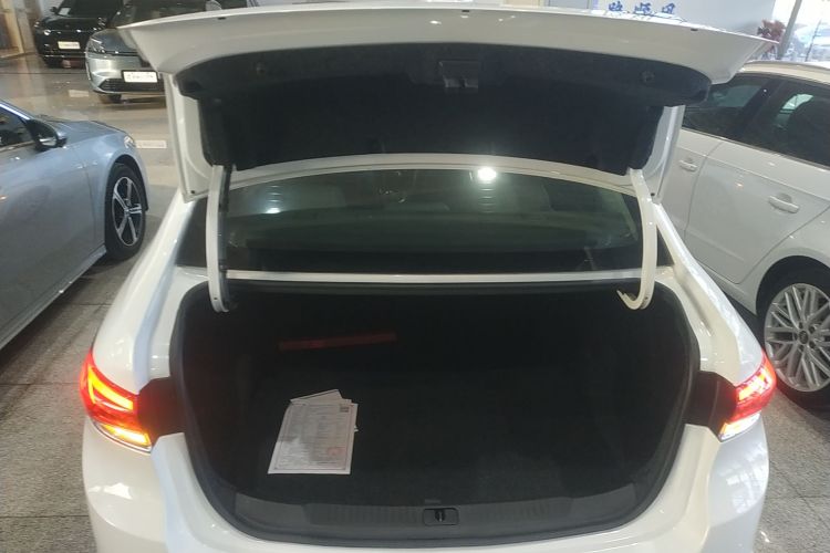 别克 英朗 2021款 1.3T 自动轻混动精英型机舱底盘23