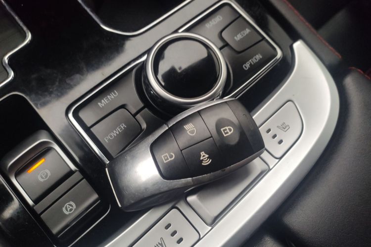 北京越野 北京BJ40 2021款 2.3T 自动四驱刀锋英雄版至尊型中控内饰7001