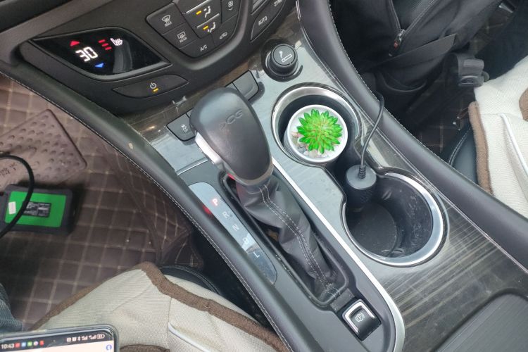 别克 昂科威 2020款 20T 两驱精英型中控内饰18