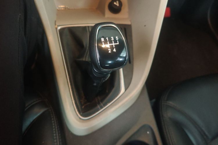 别克 英朗 2015款 15N 手动精英型中控内饰18