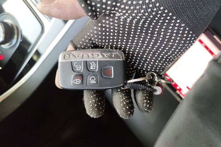 捷豹XEL 2019款 2.0T 200PS 豪华版中控内饰11