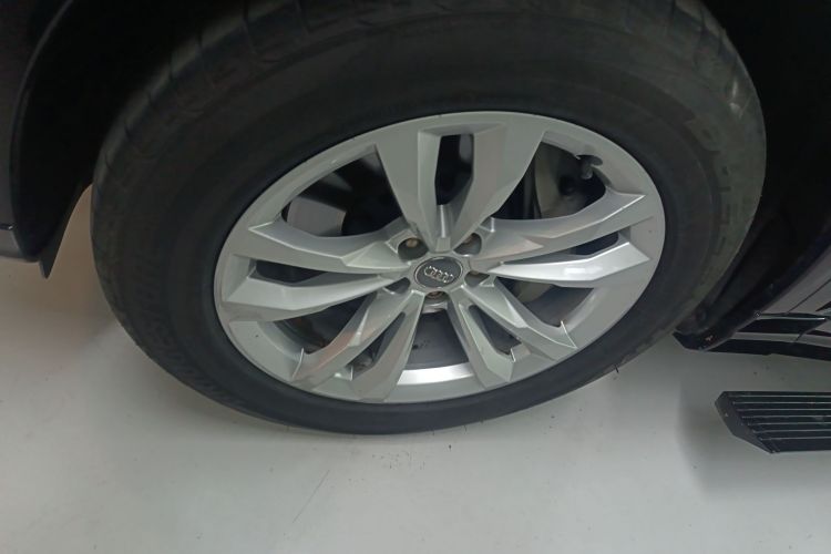 奥迪Q7 2019款 55 TFSI 技术型车身外观6007