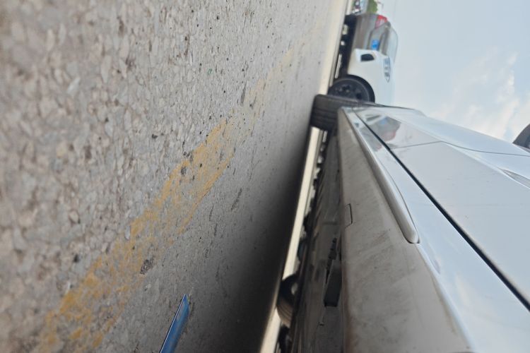 奔驰C级 2017款 C 200 L 运动版局部细节9002