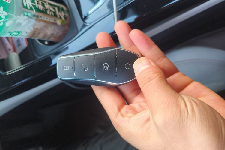 比亚迪 秦PLUS 2024款 荣耀版 DM-i 55KM领先型中控内饰7001