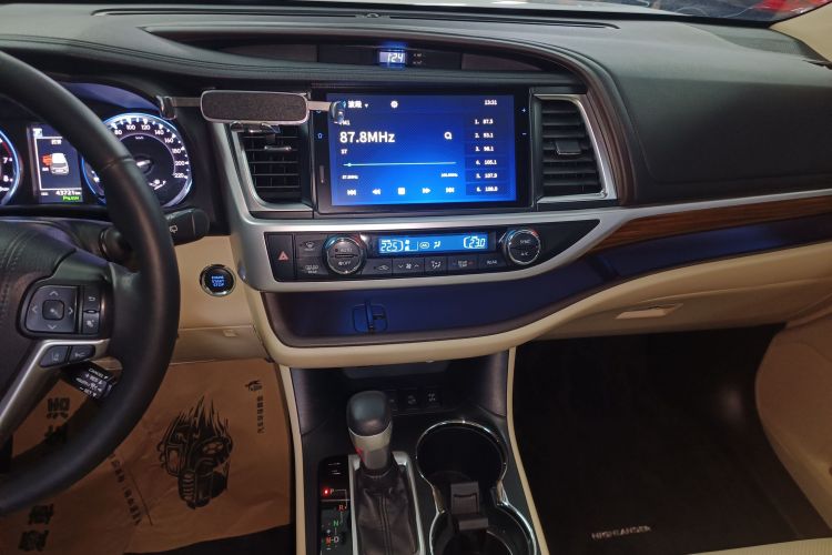 丰田 汉兰达 2018款 2.0T 四驱至尊版 7座 国VI局部细节16