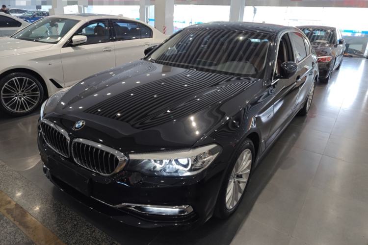 宝马5系 2018款 530Li xDrive 豪华套装车身外观1