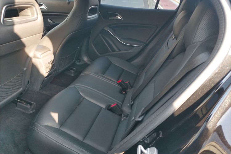 奔驰GLA 2015款 GLA 260 4MATIC 运动型中控内饰21