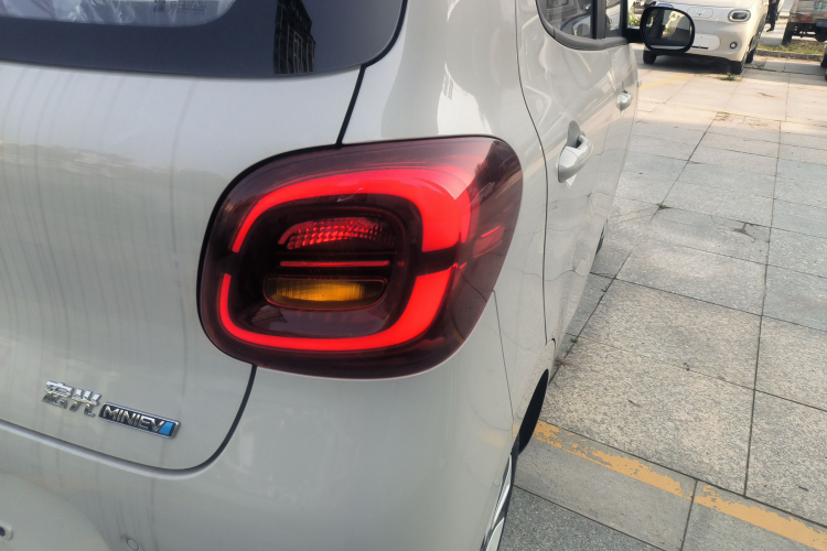 五菱汽车 宏光MINIEV 2025款 四门版 进阶款车身外观9