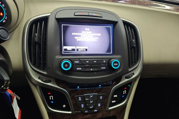 别克 君越 2013款 2.4L SIDI领先舒适型中控内饰16