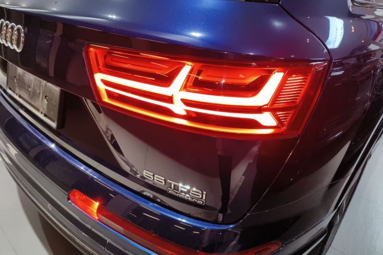 奥迪Q7 2018款 45 TFSI 技术型车身外观6006