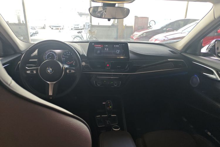 宝马1系 2021款 改款 125i M运动曜夜版中控内饰7002