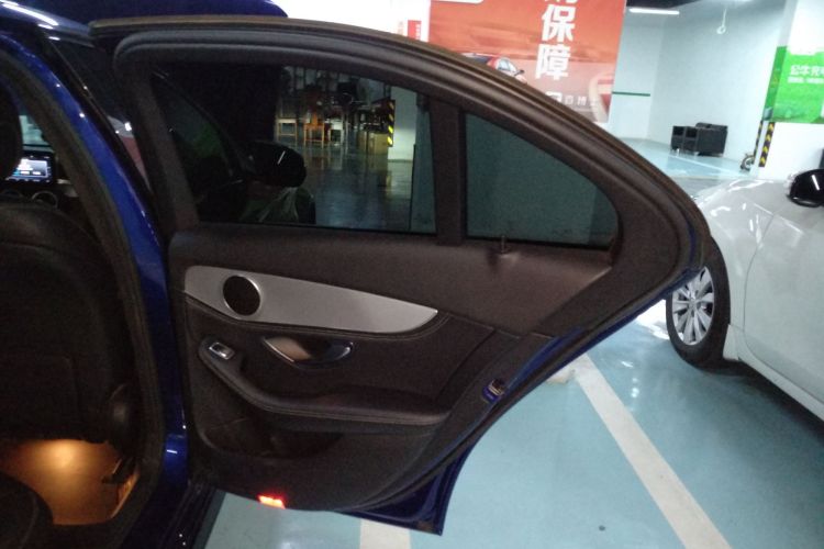 奔驰C级 2019款 C 260 运动版中控内饰45