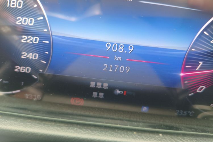 奔驰GLB 2024款 改款 GLB 220 时尚型中控内饰15