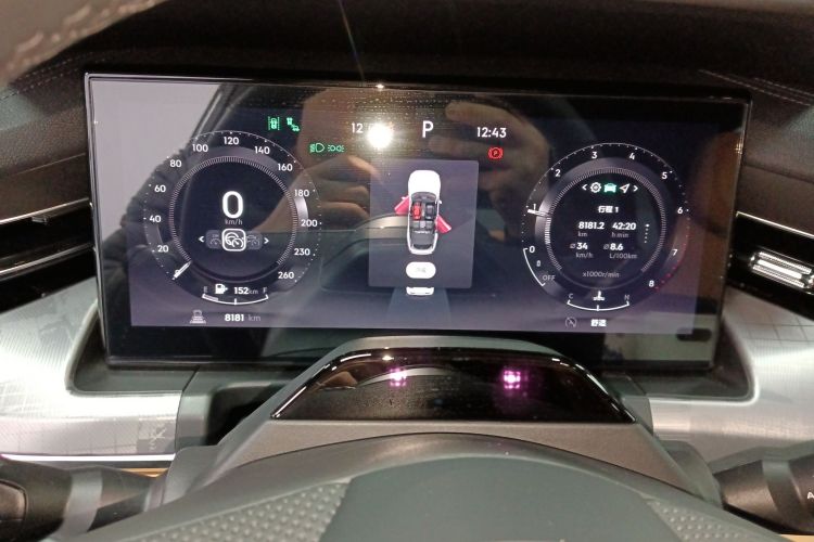 领克09 2024款 2.0T 四驱运动版 五座中控内饰14