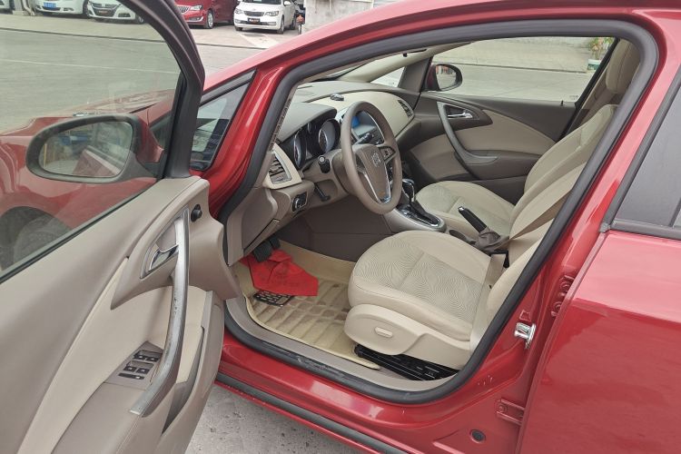 别克 英朗 2013款 GT 1.6L 自动时尚版中控内饰20