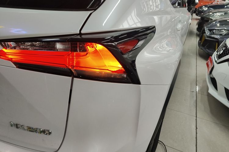 雷克萨斯NX 2015款 200 前驱 锋行版车身外观9