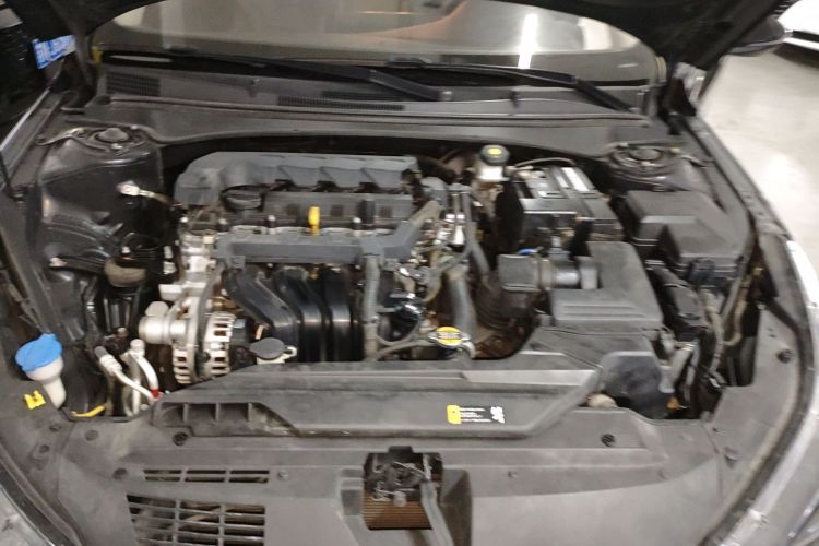 现代 伊兰特 2022款 1.5L CVT GLX精英版机舱底盘24