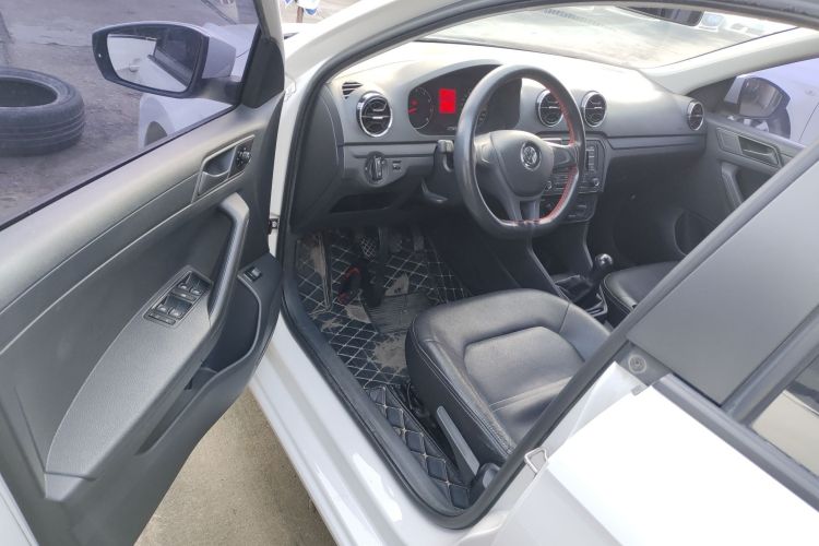 大众 捷达 2017款 1.4L 手动时尚型中控内饰20