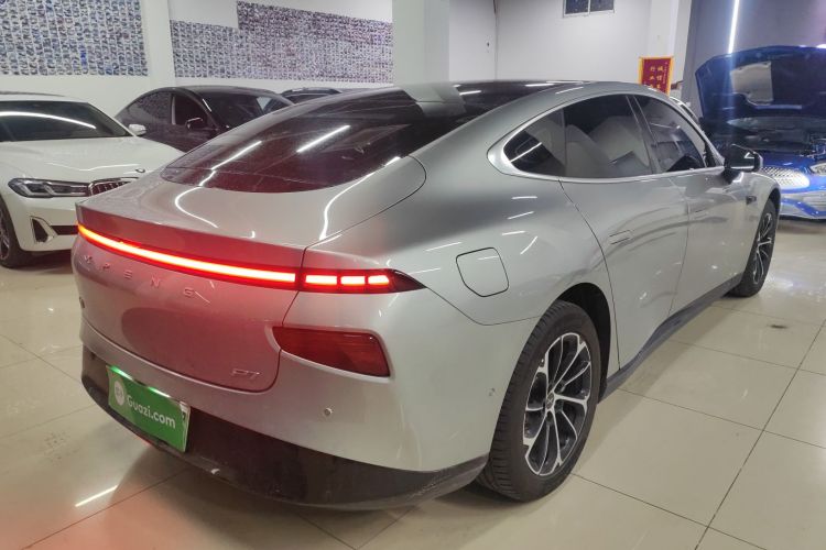 小鹏P7 2023款 586E车身外观7