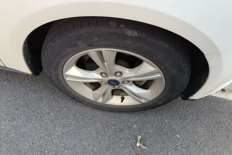 福特 福克斯 2018款 两厢经典 1.6L 自动舒适型智行版车身外观6002