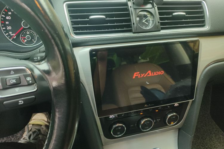 大众 帕萨特 2014款 1.8TSI DSG御尊版中控内饰16