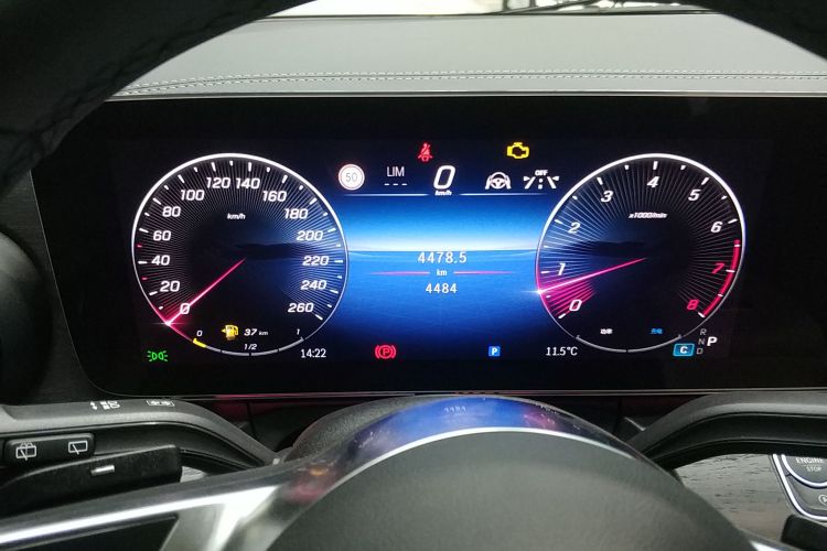 奔驰V级 2024款 V 300 L 长轴距尊贵版中控内饰14