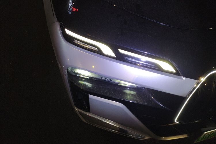 宝马i7 2023款 eDrive50L 领先M运动套装车身外观8