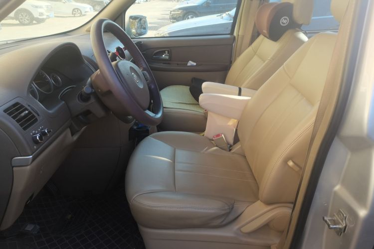 别克GL8 2014款 2.4L 经典版中控内饰19