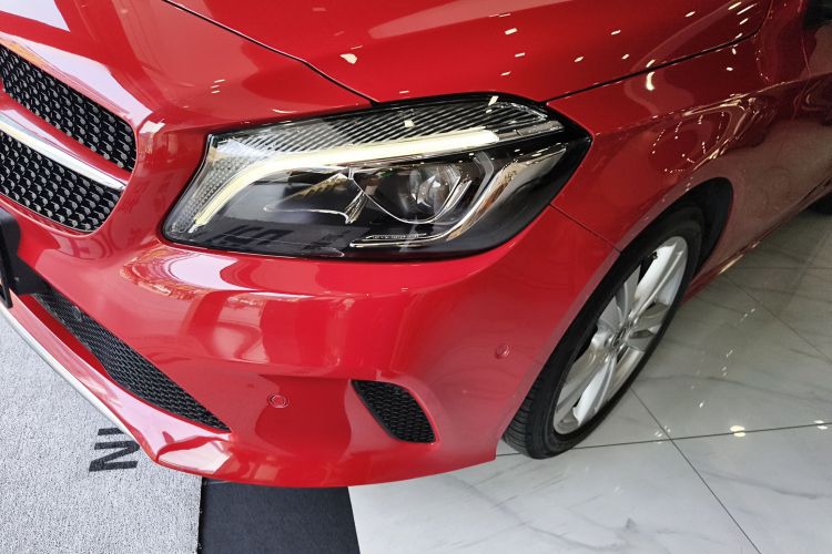 奔驰A级(进口) 2017款 改款 A 200 动感型局部细节36