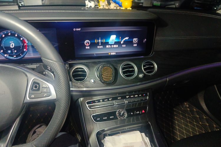 奔驰E级 2018款 改款 E 300 L 运动豪华型中控内饰16
