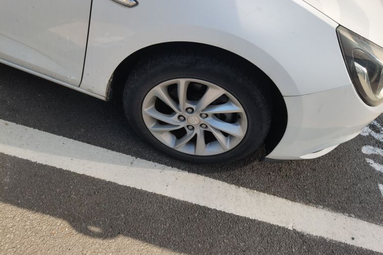 别克 威朗 2018款 两厢 15S 自动领先型车身外观10