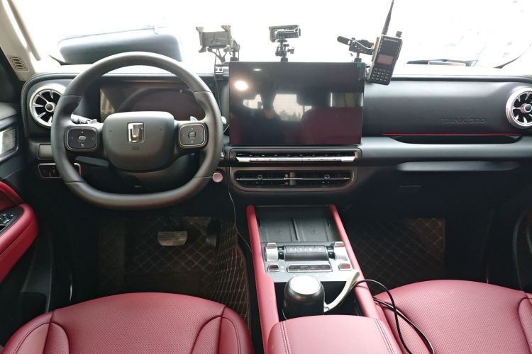 坦克300 2025款 2.0T 征服者中控内饰12