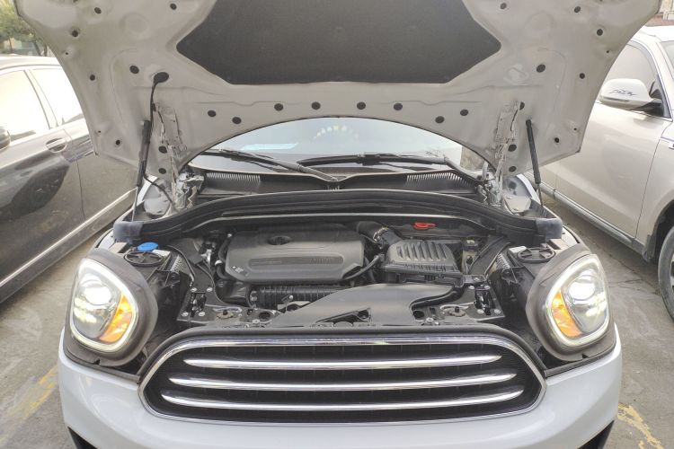 MINI Countryman 2019款 1.5T COOPER ALL4 艺术家周末旅行版局部细节24