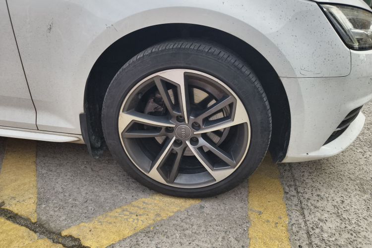 奥迪A4L 2018款 30周年年型 40 TFSI 进取型车身外观10