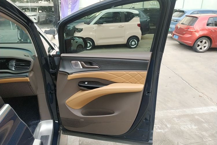 腾势D9 2022款 DM-i 970 四驱尊荣型中控内饰42